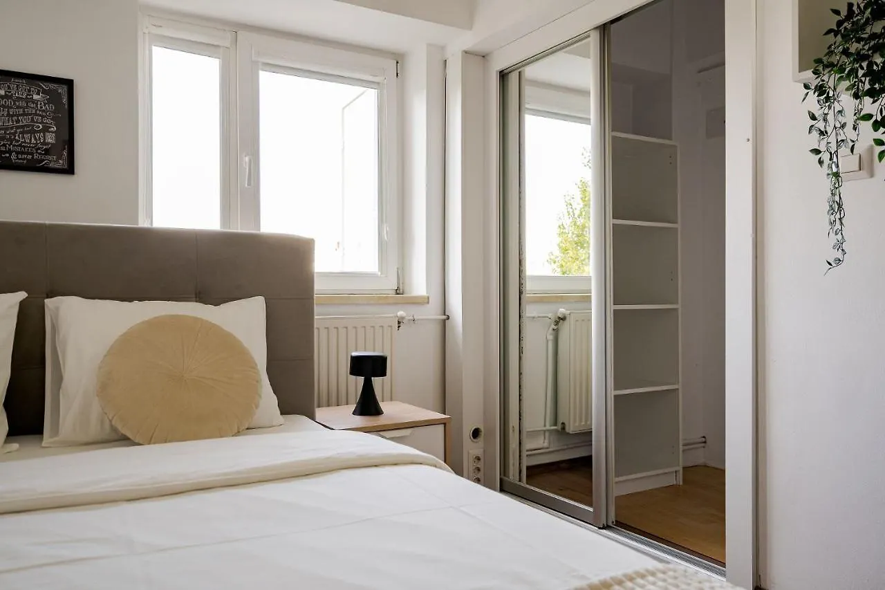 Old City Center River View-4Br-Parliament-Metro-Park Bükreş