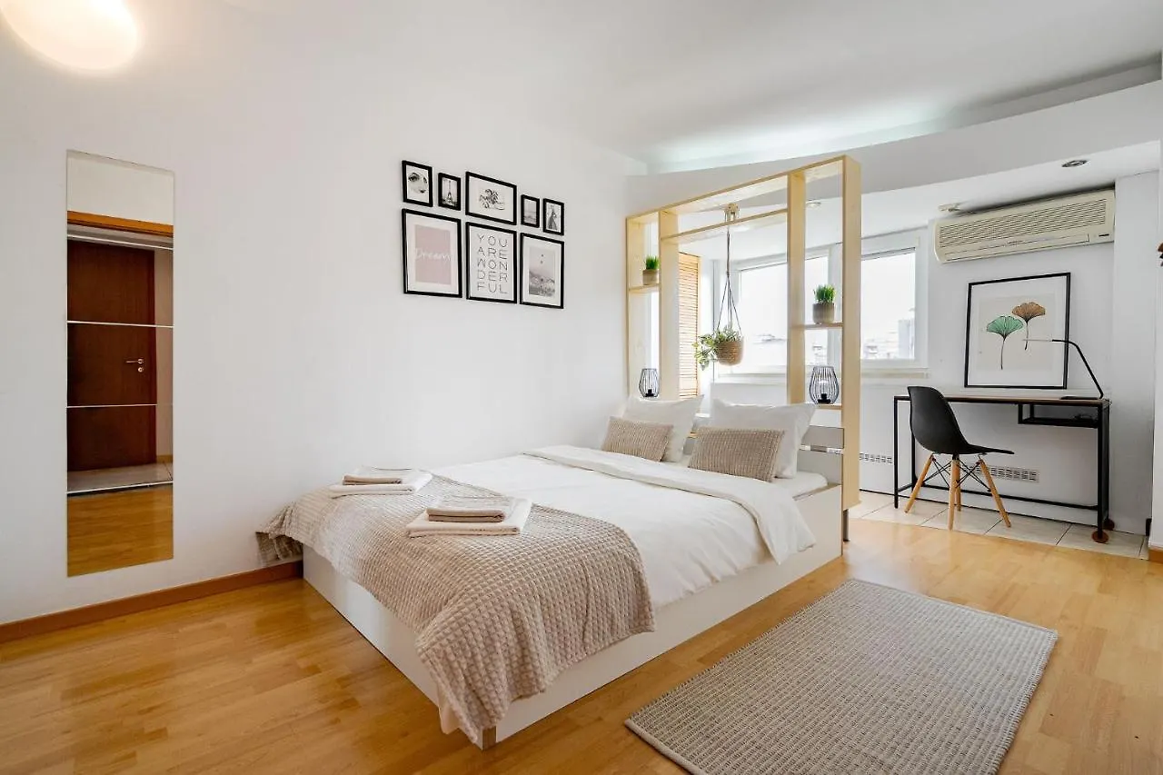 Daire Old City Center River View-4Br-Parliament-Metro-Park Bükreş Romanya