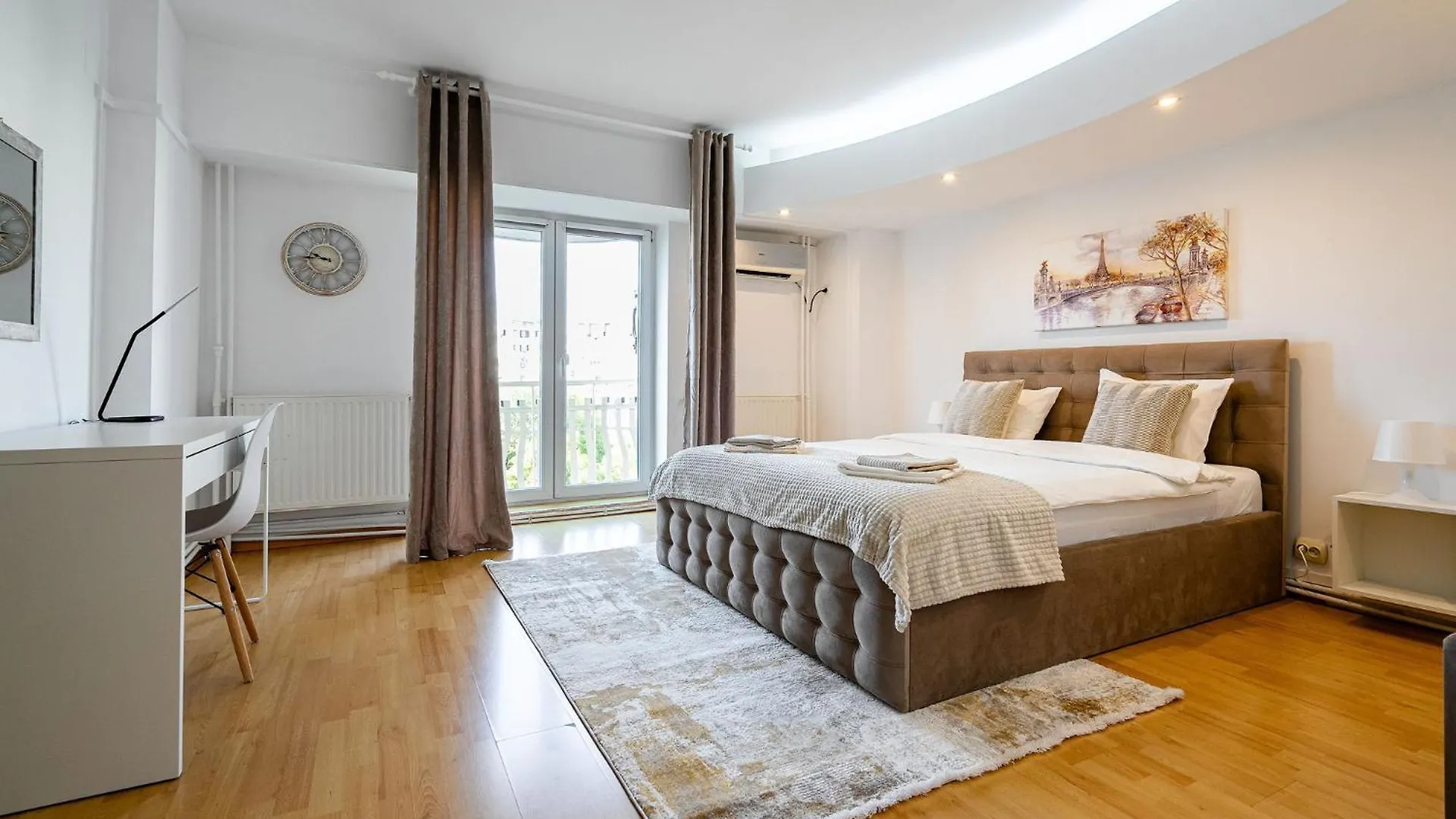 Old City Center River View-4Br-Parliament-Metro-Park Bükreş