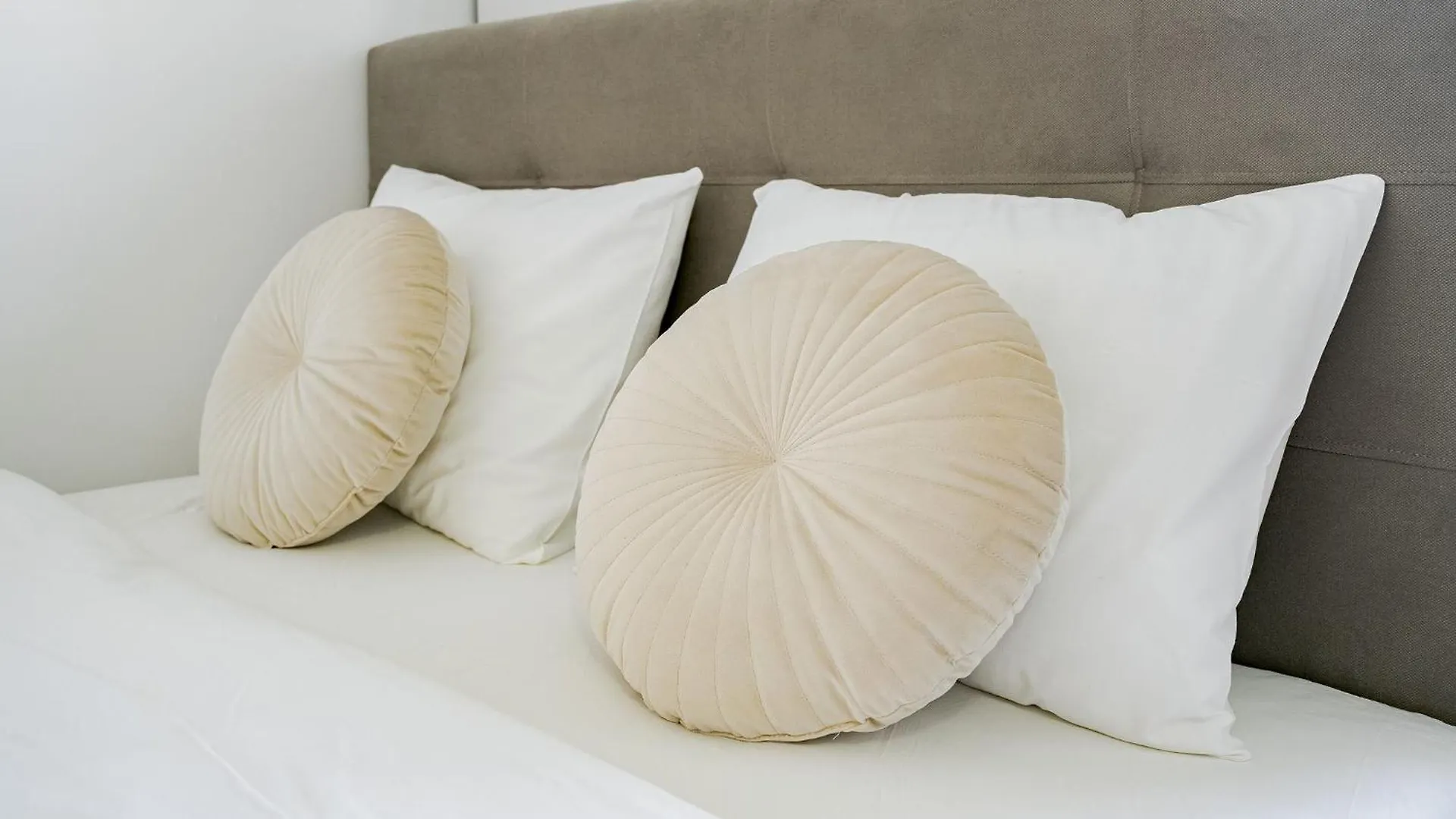 Old City Center River View-4Br-Parliament-Metro-Park Bükreş